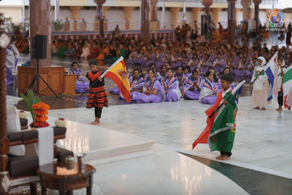 Coro Infantil Bal Vikas | Países de la Zona 6 – Europa y Reino Unido | 30 de julio de 2025 | Noche