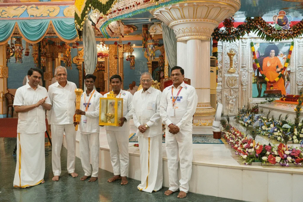 Lanzamiento de ‘Correr y Montar’ Sri Sathya Sai | Felicitaciones a los exjugadores de críquet nacionales | 17 de agosto de 2025