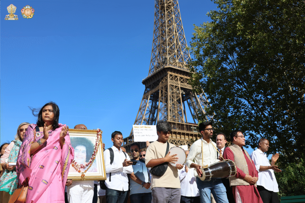 6 de septiembre de 2025 | Nagasankirtan en la Torre Eiffel (París, Francia)