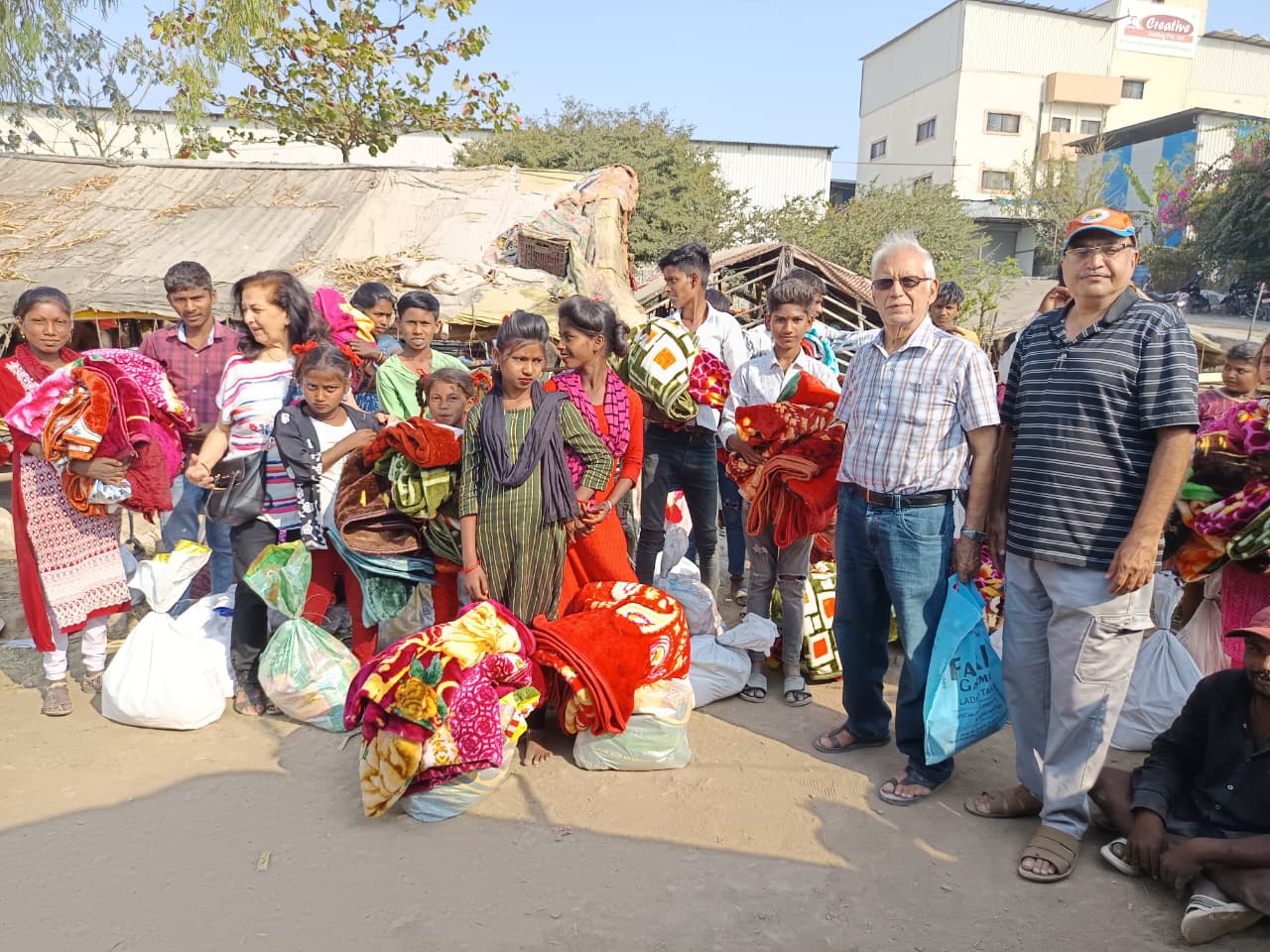 Centro Sai de Valencia: 100 Mantas en Honor al Centenario de Swami
